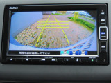 リアワイドカメラシステム!従来の視野に加えて、後方側方を約180&deg;まで見えるワイドビューと、後方を真上から見たような視野で駐車時などに便利なトップダウンビューの3つの視野があります!