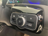 メモリー付きパワーシートが装備されている車両はシートの位置・ドアミラーの角度・ハンドルの位置を3名まで記憶出来ます。