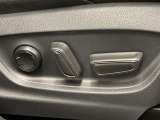 パワーシート搭載。微妙な調整が手軽にでき、ピッタリのポジションで運転することが可能です。