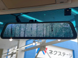 【デジタルインナーミラー】後席の大きな荷物や同乗者で後方が確認しづらい時でも安心!カメラが撮影した車両後方の映像をルームミラー内に表示。クリアな視界で状況の確認が可能です!