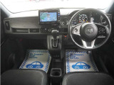 運転にかかわる様々な操作を安全に行えるように視点移動が少なく、操作性に配慮されたスイッチ類が凝縮されたコクピットです。