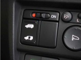 ◆片側電動スライドドア◆狭い駐車場でも乗り降りが楽々♪お子様が隣の車にドアを当ててしまう心配もございません!小さなお子様連れの方もこれで安心。