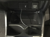 【USBポート】USBポートも装備されています♪スマートフォンのオーディオに連携も可能です。今や欠かせない装備の一つです!