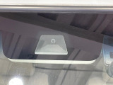 【ホンダセンシング】走行中に前方の車両等を認識し、衝突しそうな時は警報とブレーキで衝突回避と被害軽減をアシスト。より安全にドライブをお楽しみいただけます。