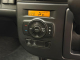 フルオートエアコンで1年中車内は快適!