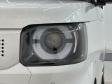 LEDヘッドライトは、点灯の瞬間から最大光量を発揮し、突然暗くなるトンネルなどでの安定感を高めます。