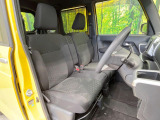 運転席まわりには十分なスペースがあり、大柄な方でもゆったり運転していただける環境です。
