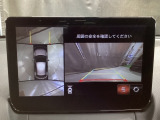 狭い場所での駐車やすれ違いなどでより的確な運転操作に役立つ360&deg;ビューモニターが装備されています。