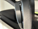 【ルームミラー一体型ETC】BMWといえばルームミラー一体型のETC。ドライバーから差し込めるかたちになっておりますので、差し忘れの際も慌てずにご利用いただけます。