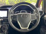 【純正革巻きステアリング】上質な革を使用することで、手にしっかり馴染みとても運転しやすいハンドルです♪