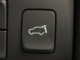 【パワーバックドア】スマートキーや運転席のボタンを押すだけでリアゲートが自動で開閉します!荷物を持っている時や、高い位置にあるバックドアを閉める際に便利な機能です♪