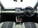 ◆視界広々で非常に運転しやすくロングドライブでも疲れを感じさせないすっきりとまとまったインパネ周りです。