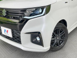 【LEDヘッドライト】悪天候や夜間走行時も良好な視界を確保し安心して運転できる高輝度LEDヘッドライトを装備!点灯速度が早く、消費電力も抑えられています。