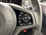 Hondaセンシングの機能のひとつ、アダプティブクルーズコントロール付!アクセルから足を離しても設定したスピードと前車との車間を保ち走行してくれます!車線維持もアシスト☆高速道路で疲労軽減ですね☆