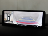 狭い場所での駐車やすれ違いなどでより的確な運転操作に役立つ360&deg;ビューモニターが装備されています。