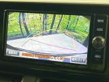 【バックカメラ】駐車時に後方がリアルタイム映像で確認できます。大型商業施設や立体駐車場での駐車時や、夜間のバック時に大活躍!運転スキルに関わらず、今や必須となった装備のひとつです!