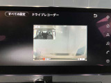 前方の映像だけでなく、車内から後方の映像もばっちり記録します