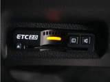 ◆ETC2.0装着◆進化したドライブ体験。料金収受システムだけだったETCが生まれ変わって、高速道路を賢く使うETC2.0に進化しました。多彩な情報サービスが便利で快適なドライブ体験を提供します。