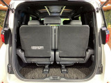 普段のお買い物や通勤、送迎等に十分な荷室スペースを確保しております。セカンドシートを倒すと、大きな荷物の積載も可能です♪
