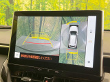 【パノラミックビューモニター】専用のカメラにより、上から見下ろしたような視点で360度クルマの周囲を確認することができます☆死角部分も確認しやすく、狭い場所での切り返しや駐車もスムーズに行えます。