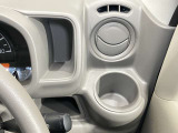運転席・助手席のドリンクホルダーです