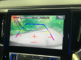 【バックカメラ】駐車時に後方がリアルタイム映像で確認できます。大型商業施設や立体駐車場での駐車時や、夜間のバック時に大活躍!運転スキルに関わらず、今や必須となった装備のひとつです!