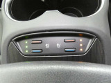 運転席・助手席は、ヒーター&ベンチレーション付シートです。暑い時期も寒い冬も快適に過ごせるうれしい装備です。