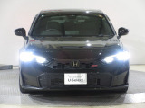 ヘッドライトは切れのある光り方のLED!
