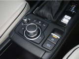 【パーキングセンサー】障害物などが車両に近づいた際に、音と画面表示にてお知らせしてくれます。警告音も段階的に鳴ってくれるので、どのくらいの近さなのか感覚的に察知することが出来ます♪