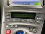 【オートエアコン】一度お好みの温度に設定すれば、車内の温度を検知し風量や温度を自動で調整。暑い&hellip;寒い&hellip;と何度もスイッチ操作をする必要はありません。快適な車内空間には必須の機能ですね♪