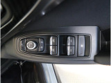 運転席ドアの操作しやすい位置にミラー操縦スイッチがついておりますので、ストレスなく自分のフィットする位置にセッティング頂けます。