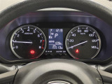 【メーターまわり】ドライバーから見やすい位置にあって安全運転に寄与します。メーターも見やすくてシンプルなデザインになっております。