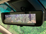 【デジタルインナーミラー】後席の大きな荷物や同乗者で後方が確認しづらい時でも安心!カメラが撮影した車両後方の映像をルームミラー内に表示。クリアな視界で状況の確認が可能です!