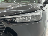 LEDヘッドライトは、点灯の瞬間から最大光量を発揮し、突然暗くなるトンネルなどでの安定感を高めます。
