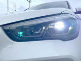 ●LEDヘッドライト:夜間走行時も良好な視界を確保し安心して運転できる高輝度LEDヘッドライトを装備!点灯速度が早く、消費電力も抑えられています。
