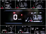 メーター内には、外気温・平均車速・平均燃費・瞬間燃費・走行可能距離のECO情報が表示できる機能があります!