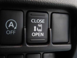 左側オートスライドドアの開閉スイッチが運転席にあるので運転席に座ったままスライドドアの開閉が可能です。荷物を持ったままドアを開けるとき人を迎えに行ったときとても便利です。