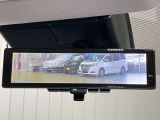 【インテリジェント ルームミラー】車両後方のカメラ映像をミラー面に映し出すので、車内の状況や、天候などに影響されずいつでもクリアな後方視界が得られます!