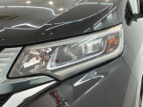 LEDヘッドライトは、点灯の瞬間から最大光量を発揮し、突然暗くなるトンネルなどでの安定感を高めます。
