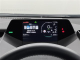 【メーター】メーターがすべて液晶画面で表示。クルマのスピードなど重要な情報の視認性はそのままに、非常にたくさんの情報が表示可能。最新の車両にふさわしい近未来的な印象を受けますね!安全機能の設定も可能。