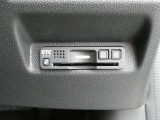純正ETC付 料金所もスムーズに通れ、割引料金の適用もあります。ビルトインできれいに収まっており、見た目もスマートです。