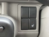 運転席はシートヒーターが付いているので、寒い冬の朝でもお尻からポッカポカ♪スイッチオンですぐに暖めてくれます。