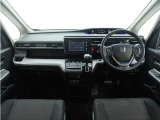 ◆視界広々で非常に運転しやすくロングドライブでも疲れを感じさせないすっきりとまとまったインパネ周りです。