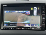 【バックモニター】後ろのカメラの映像をモニターに映し出すことができます!後方の見えない死角や、障害物との距離感をしっかり確認することができます!駐車が苦手な方におすすめです。