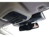アイサイトはステレオカメラで前方を認識。万一の際の衝突回避、車線逸脱のお知らせ、全車速追従クルーズコントロールなど、色々なことができる運転支援システムです。