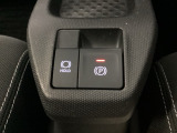 スマートな電子制御式パーキングブレーキに加え、渋滞時などでブレーキペダルから足を離しても停車を維持するオートブレーキホールド機能により、運転がより快適になります。