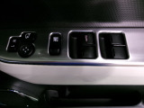 運転席から全ての窓の開閉ができます。ウィンドウロック機能はお子様のいたずら防止に有効です。