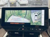 【パノラミックビューモニター】専用のカメラにより、上から見下ろしたような視点で360度クルマの周囲を確認することができます☆死角部分も確認しやすく、狭い場所での切り返しや駐車もスムーズに行えます。