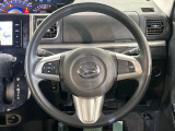 インテリアに合わせたデザインのステアリングは、運転される方のことも考え、運転しやすい形状、大きさです。是非一度、実際に触ってお確かめください。