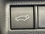 【パワーバックドア】スマートキーや運転席のボタンを押すだけでリアゲートが自動で開閉します!荷物を持っている時や、高い位置にあるバックドアを閉める際に便利な機能です♪